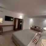 Ξενοδοχείο με διαμερίσματα Athera Mykonos